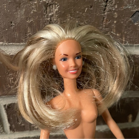 1997 Sabrina the Teenage Witch Barbie Doll - Picture 2 of 5